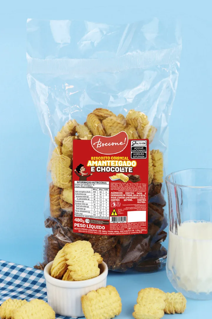 Com um copo de leite: Colonial Amanteigado e Chocolate.